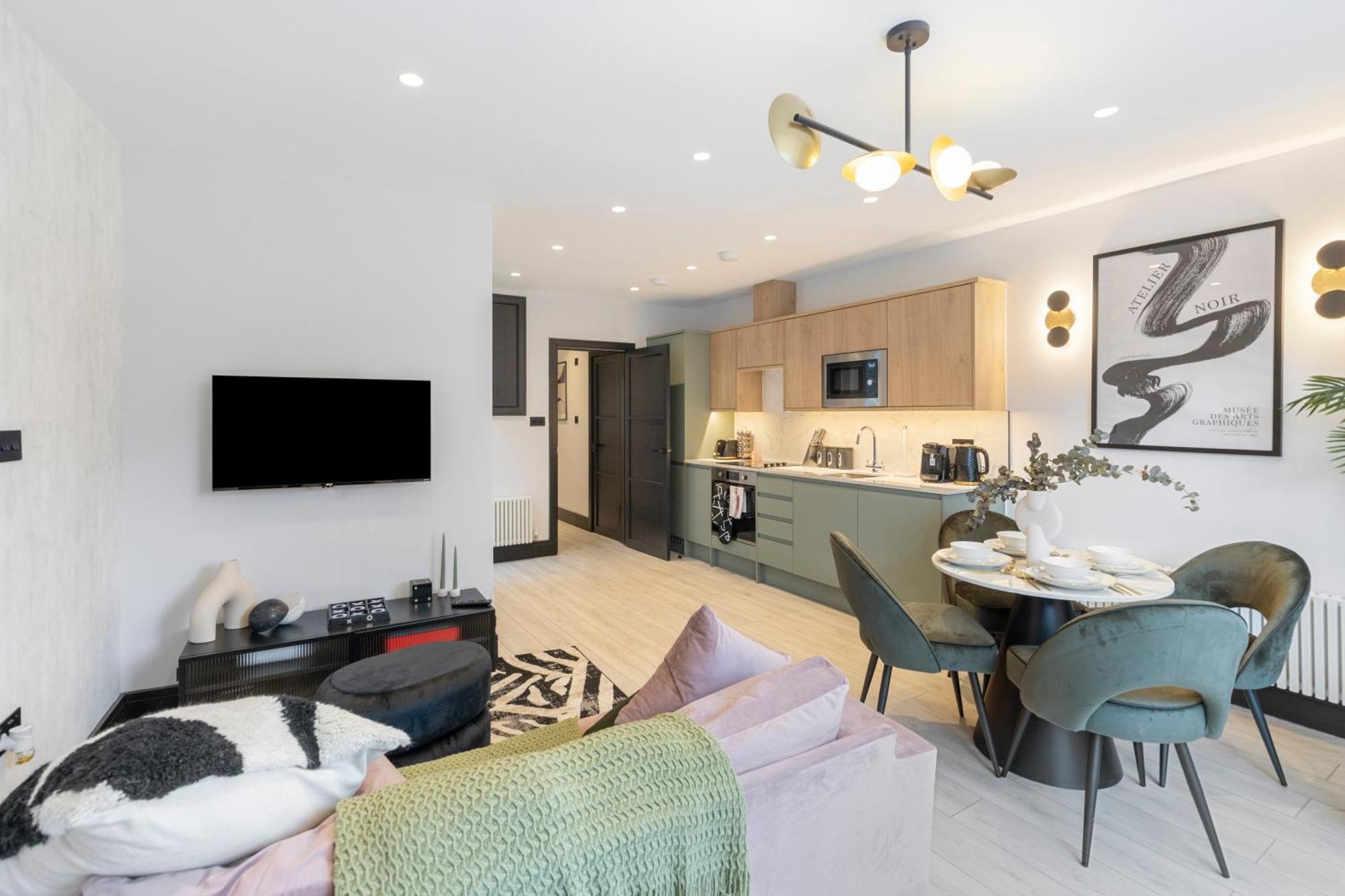 Unwind In Style 2Br With Cozy Backyard For Groups Apartman London Kültér fotó