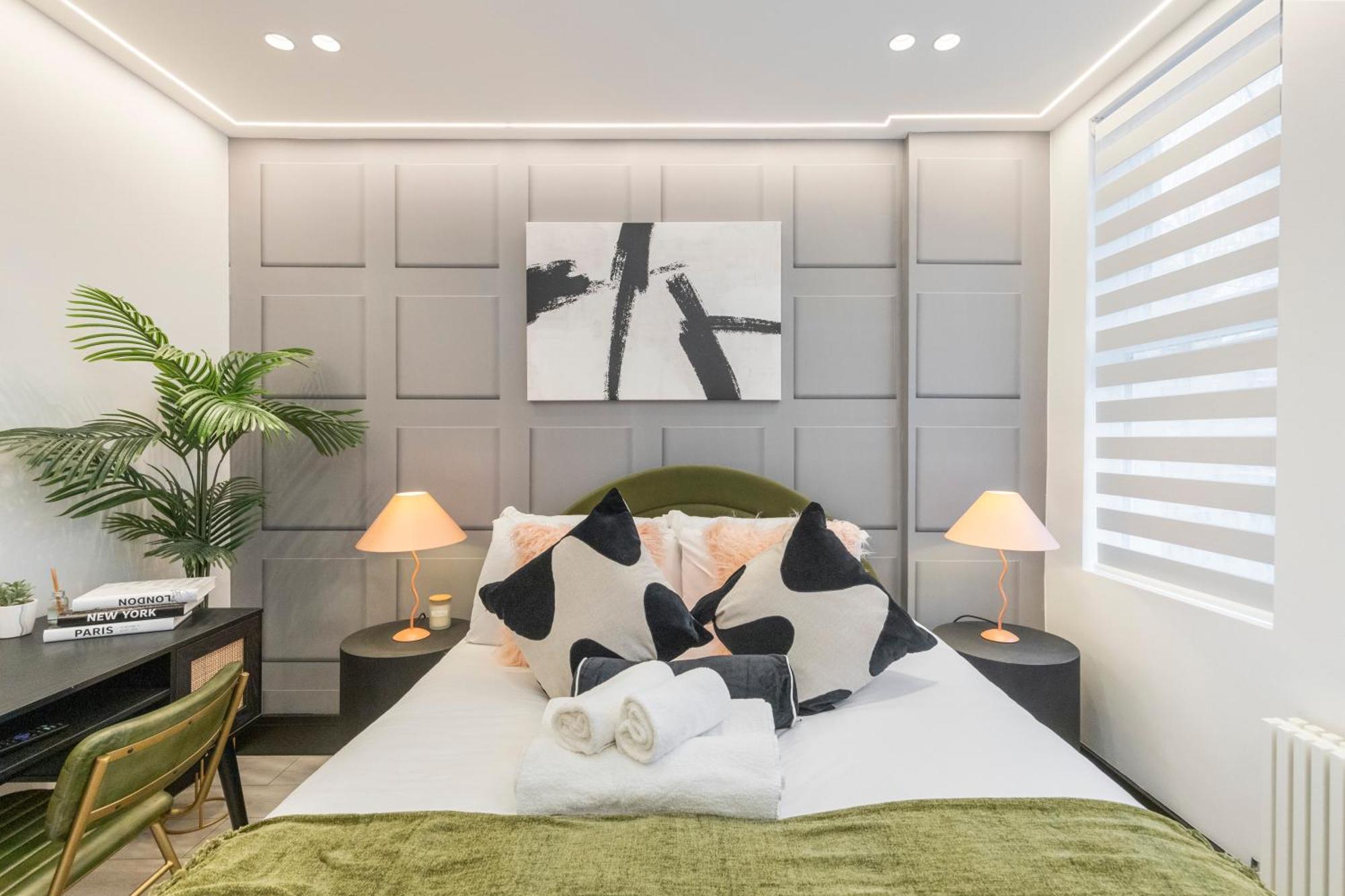 Unwind In Style 2Br With Cozy Backyard For Groups Apartman London Kültér fotó