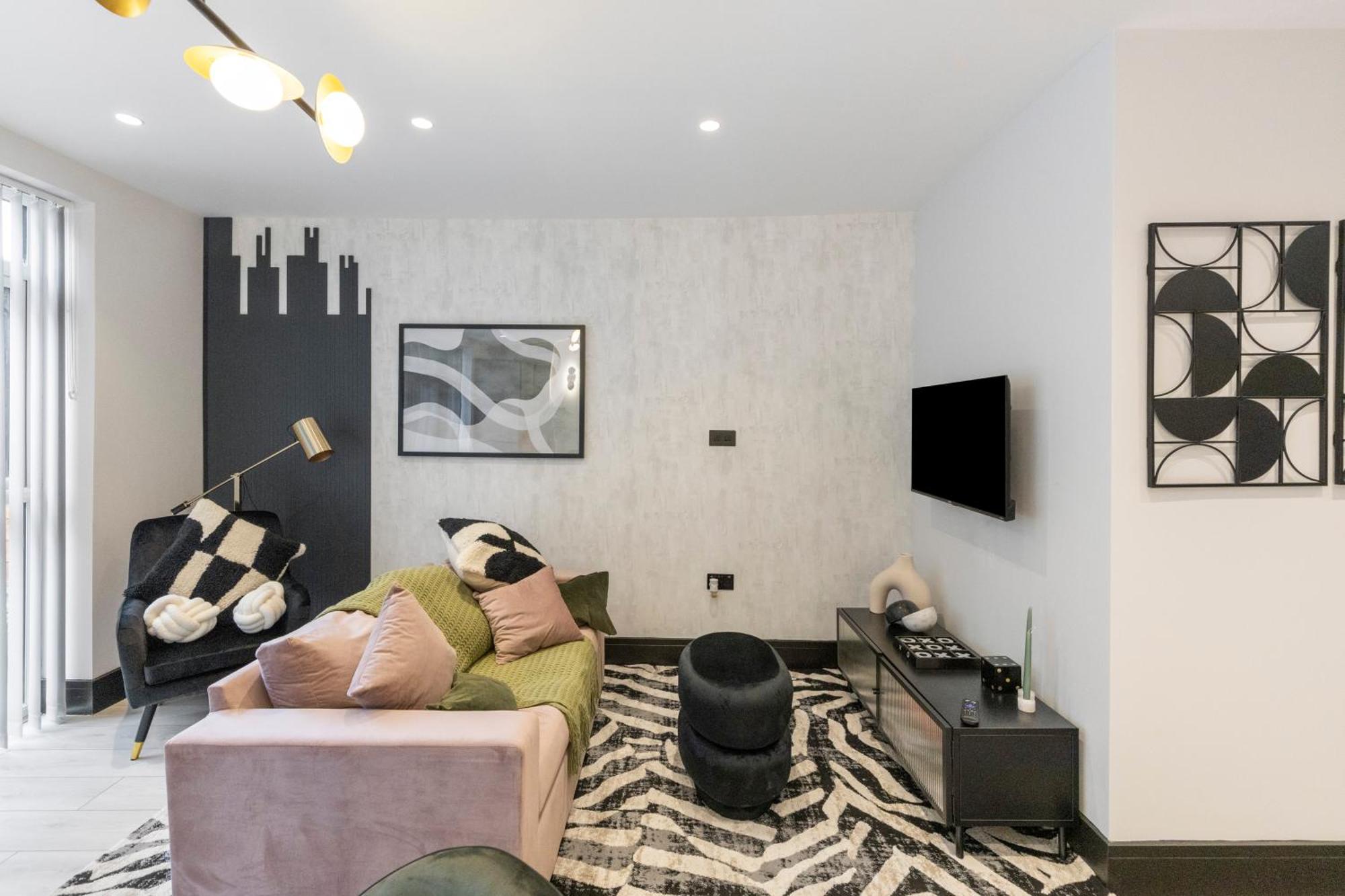 Unwind In Style 2Br With Cozy Backyard For Groups Apartman London Kültér fotó
